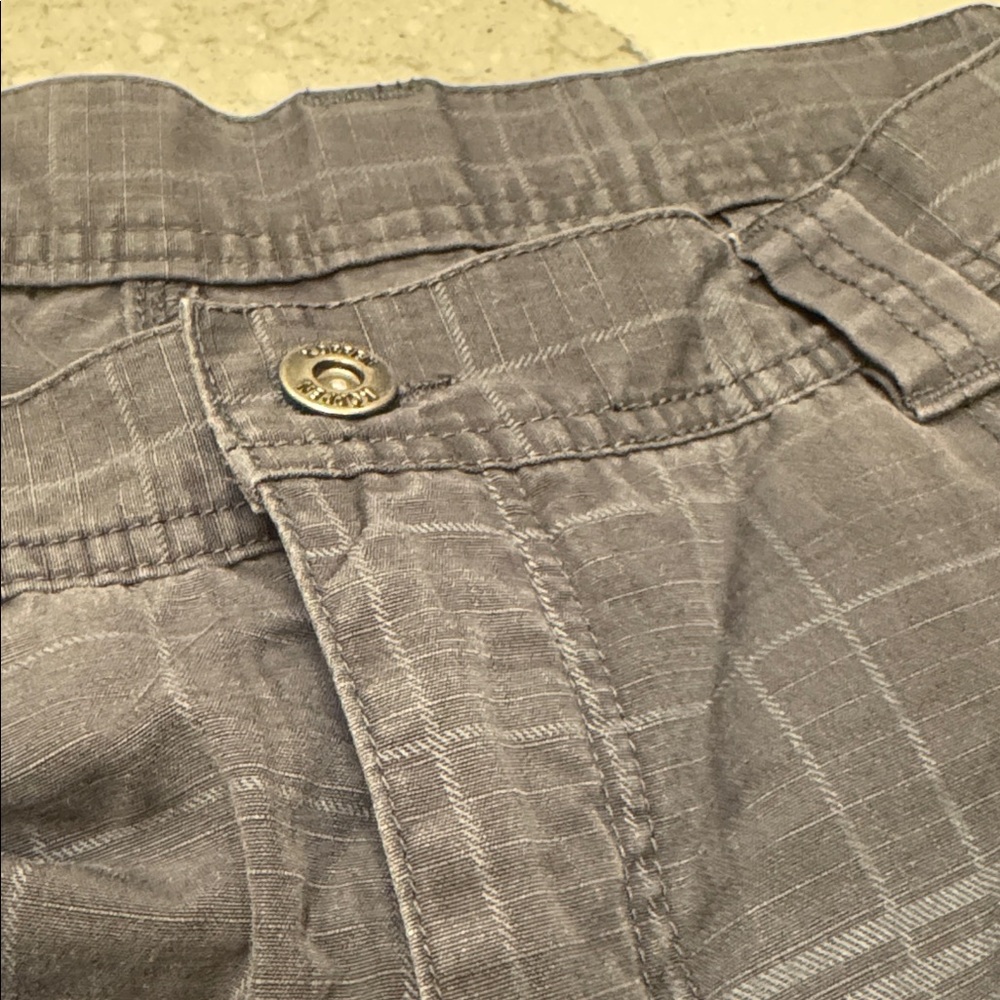 Koppen Charcoal Plaid Cargo Shorts 36 Waist - Picture 3 of 6